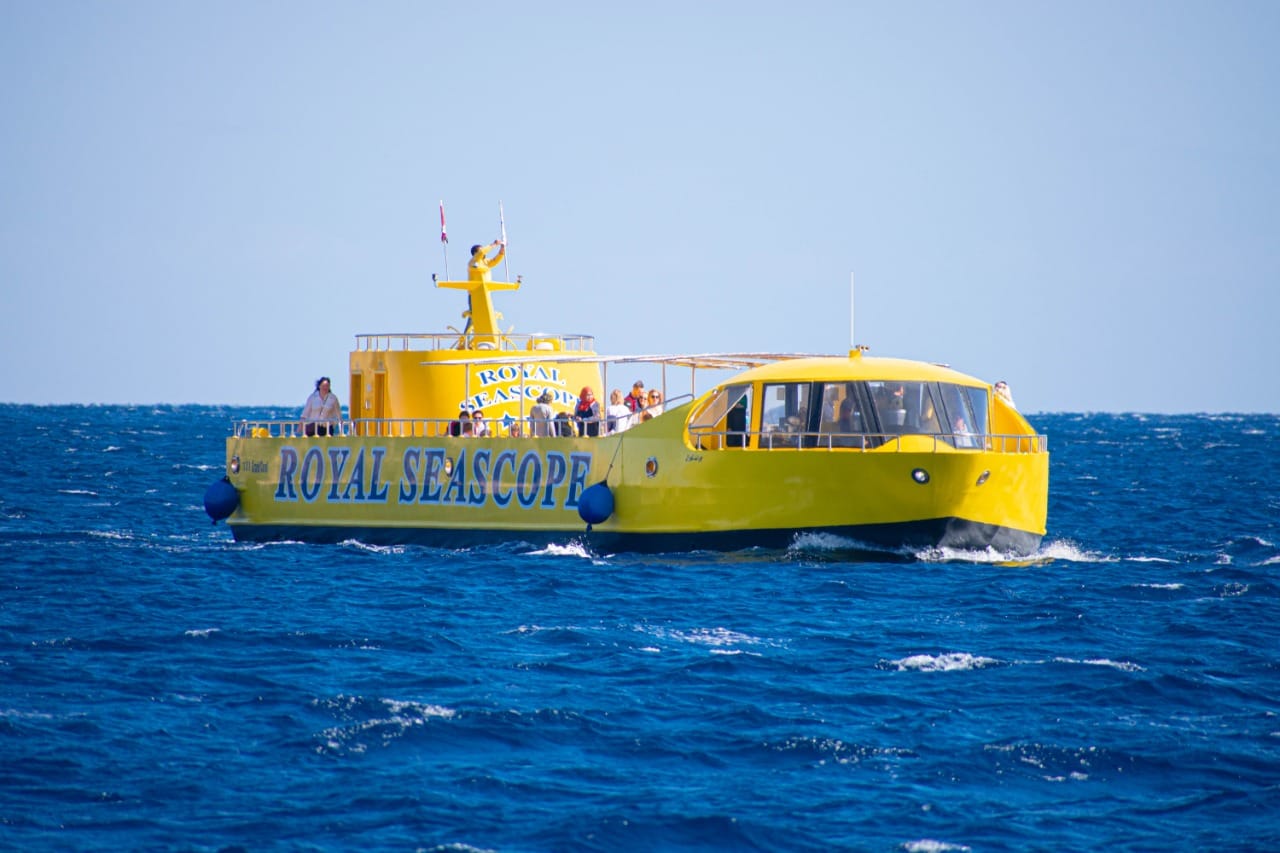 Sharm El Sheikh: Luxury Boat Cruise with Snorkeling Trip